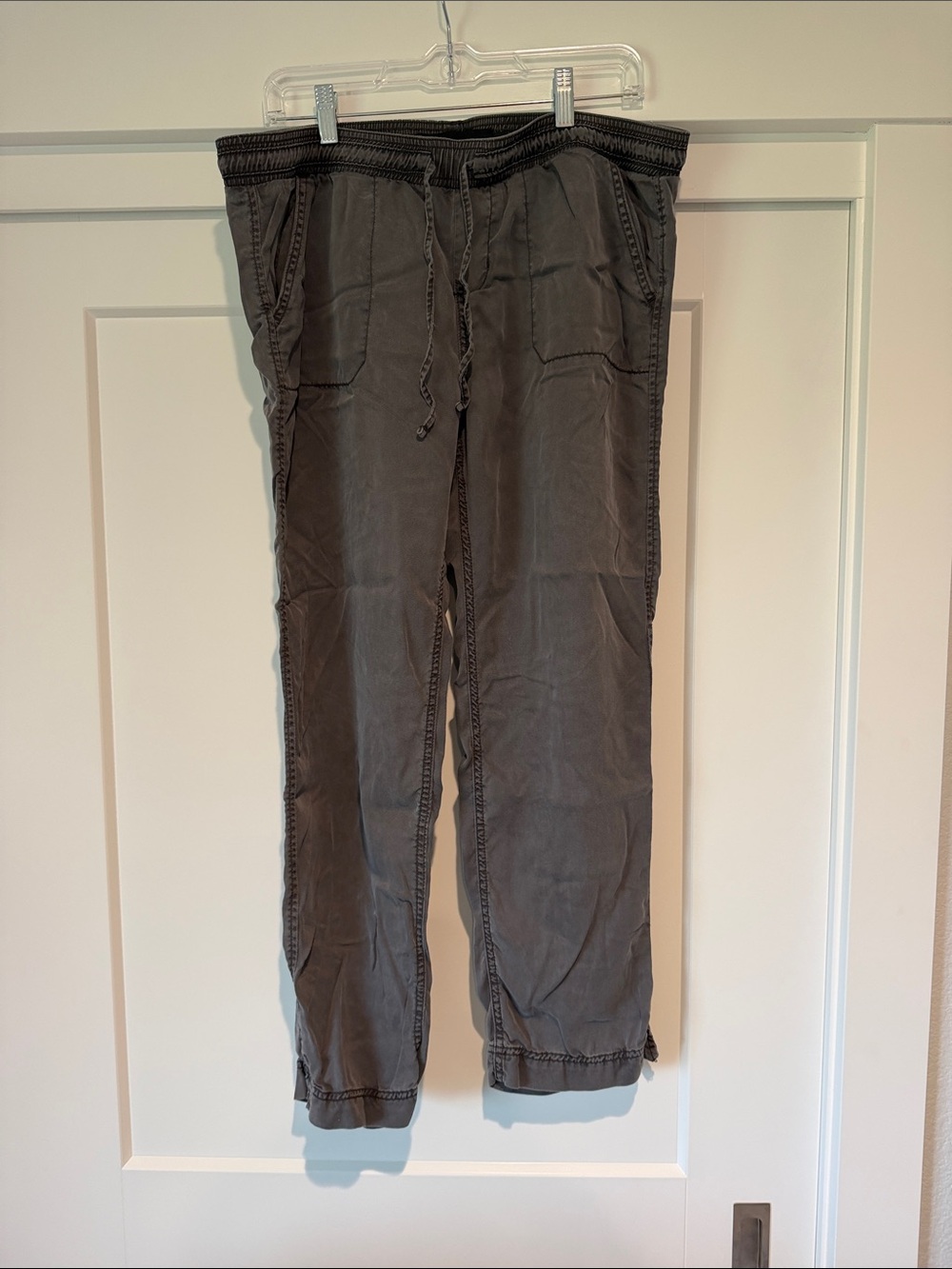 Calvin Klein Jeans Women's Cropped Drawstring Ankle Pants — Gray